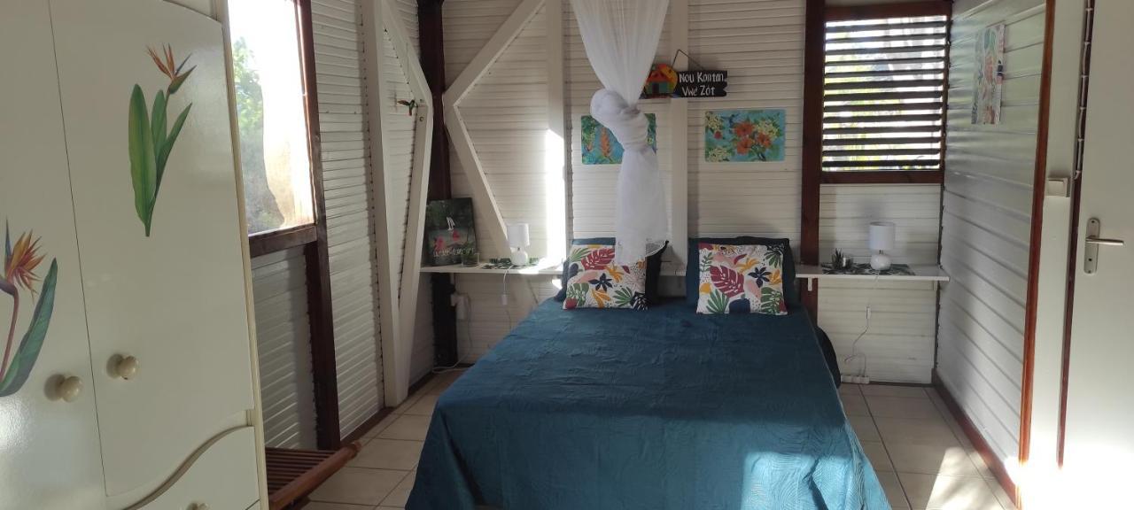 Bungalow Tout Confort Avec Piscine Partagee A 5 Mn De La Mer Saint-Francois  Luaran gambar